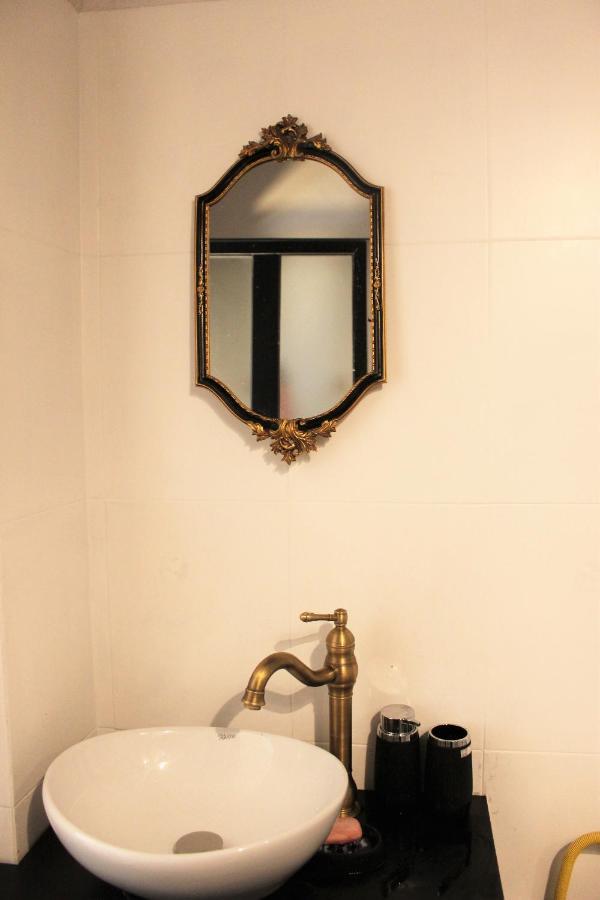 Entire Serviced Apartment With A Beautiful View Тирана Екстер'єр фото