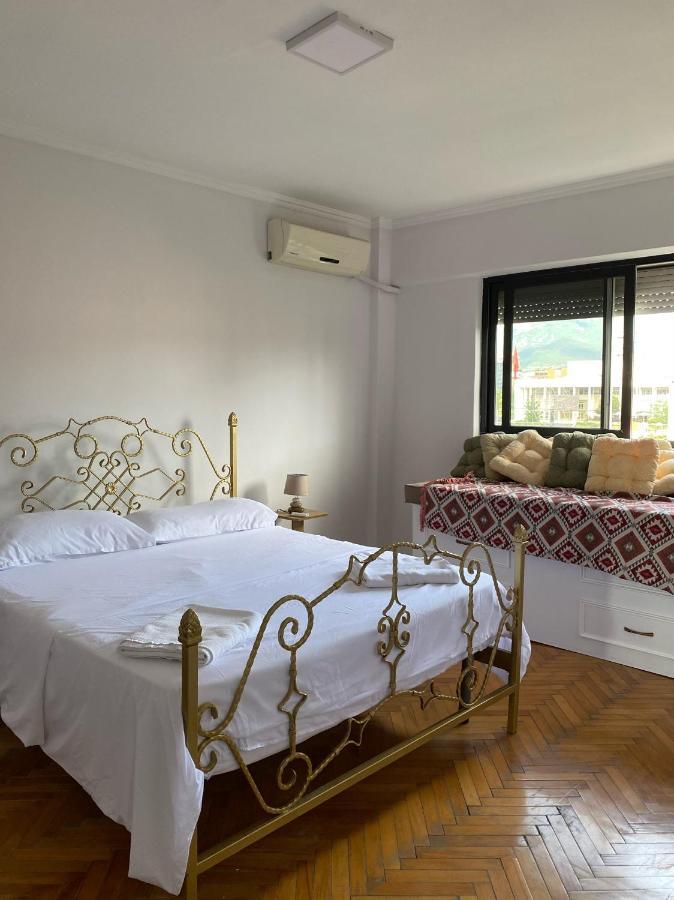 Entire Serviced Apartment With A Beautiful View Тирана Екстер'єр фото