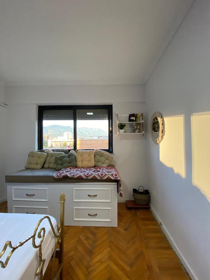 Entire Serviced Apartment With A Beautiful View Тирана Екстер'єр фото