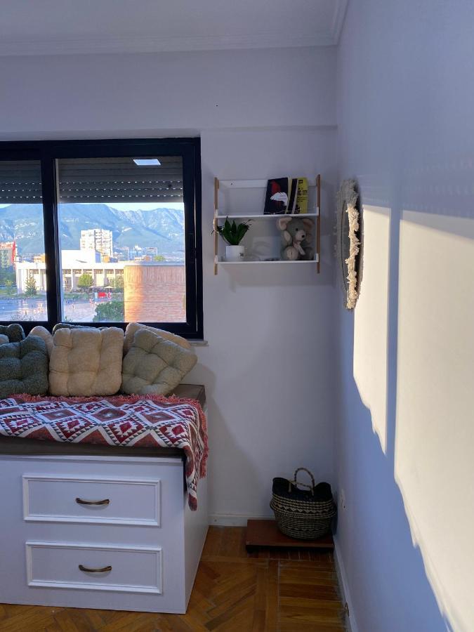 Entire Serviced Apartment With A Beautiful View Тирана Екстер'єр фото