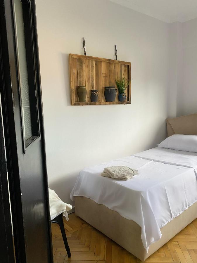 Entire Serviced Apartment With A Beautiful View Тирана Екстер'єр фото
